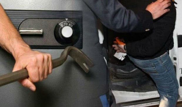 اكادير : توقيف ” الشبح ” منفذ عمليات السطو على وكالات بنكية بسوس
