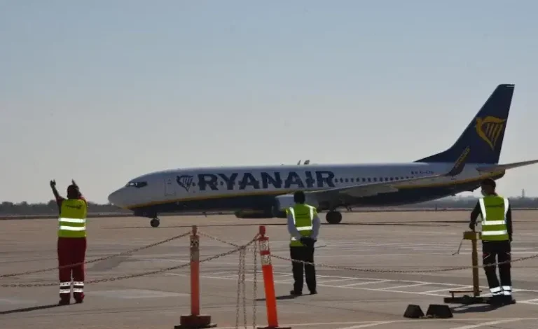 عملاق في النقل الجوي منخفض التكلفة يفتتح قاعدة جديدة بمطار طنجة