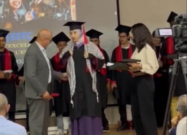 عميد كلية العلوم بالبيضاء يرفض تسليم شهادة لطالبة بسبب ارتدائها الكوفية الفلسطينية