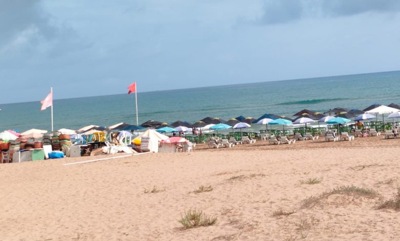 السعيدية.. ترامي أصحاب كراء البارسولات على الأماكن الخاصة بالمصطافين