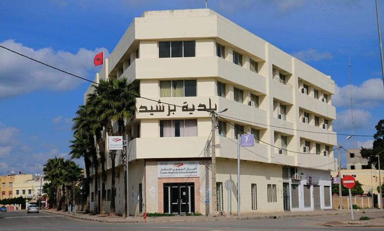 برشيد.. مدينة بلا مسابح عمومية و مجلس الجماعة خارج التغطية