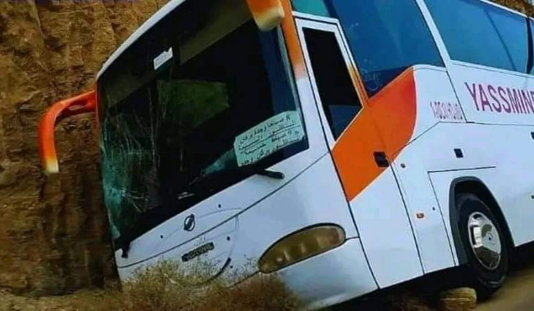 مصابون إثر انقلاب حافلة لنقل المسافرين ضواحي إقليم الحسيمة (صور)
