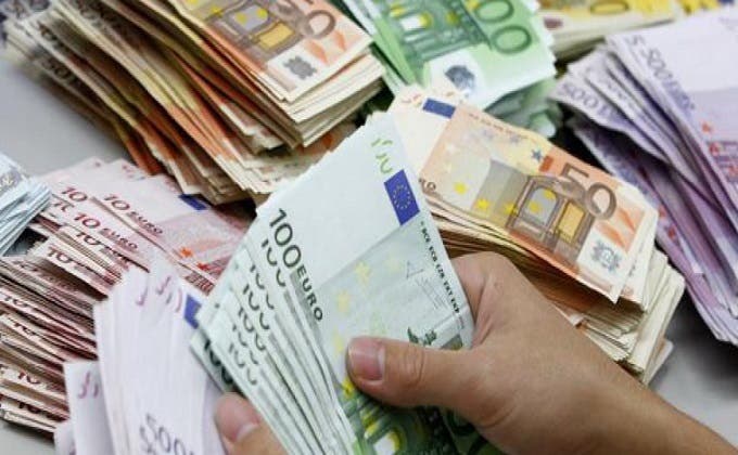 باب سبتة… الجمارك تحجز 77 ألف أورو ضمن عملية لتهريب العملة