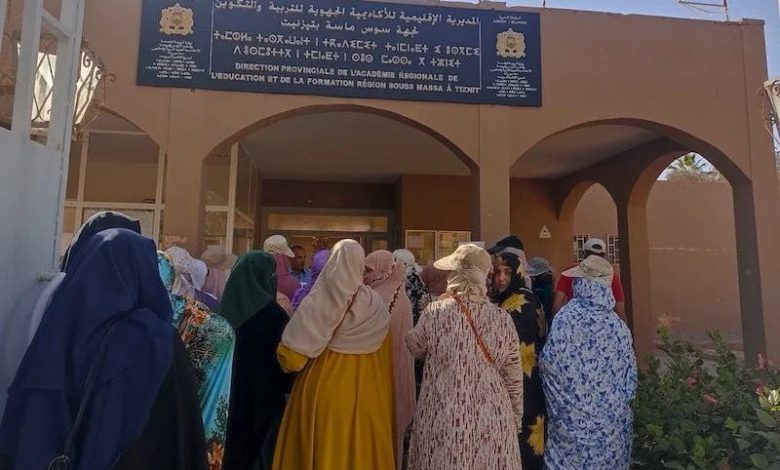 تزنيت : امهات تلاميذ يحتجون ضد بنموسى بسبب ” الاكتظاظ “