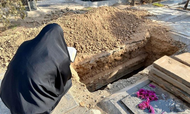 خطأ كارثي.. دفن سيدة على قيد الحياة (صور)