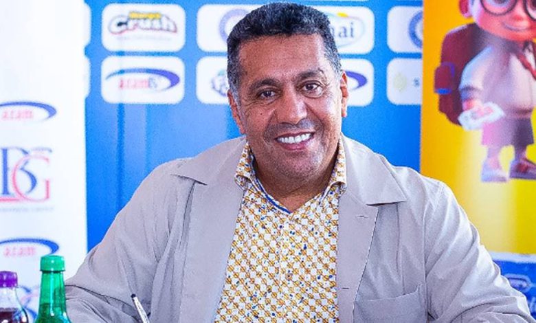 عزام التنزاني يعلن تعاقده مع المدرب رشيد الطاوسي