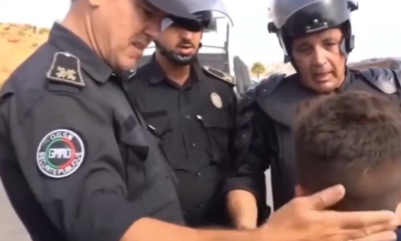 فيديو.. الأمن ينوب عن الأسرة و المدرسة و الأحزاب و يساهم في توعية قاصر للتخلي عن “الحريك”
