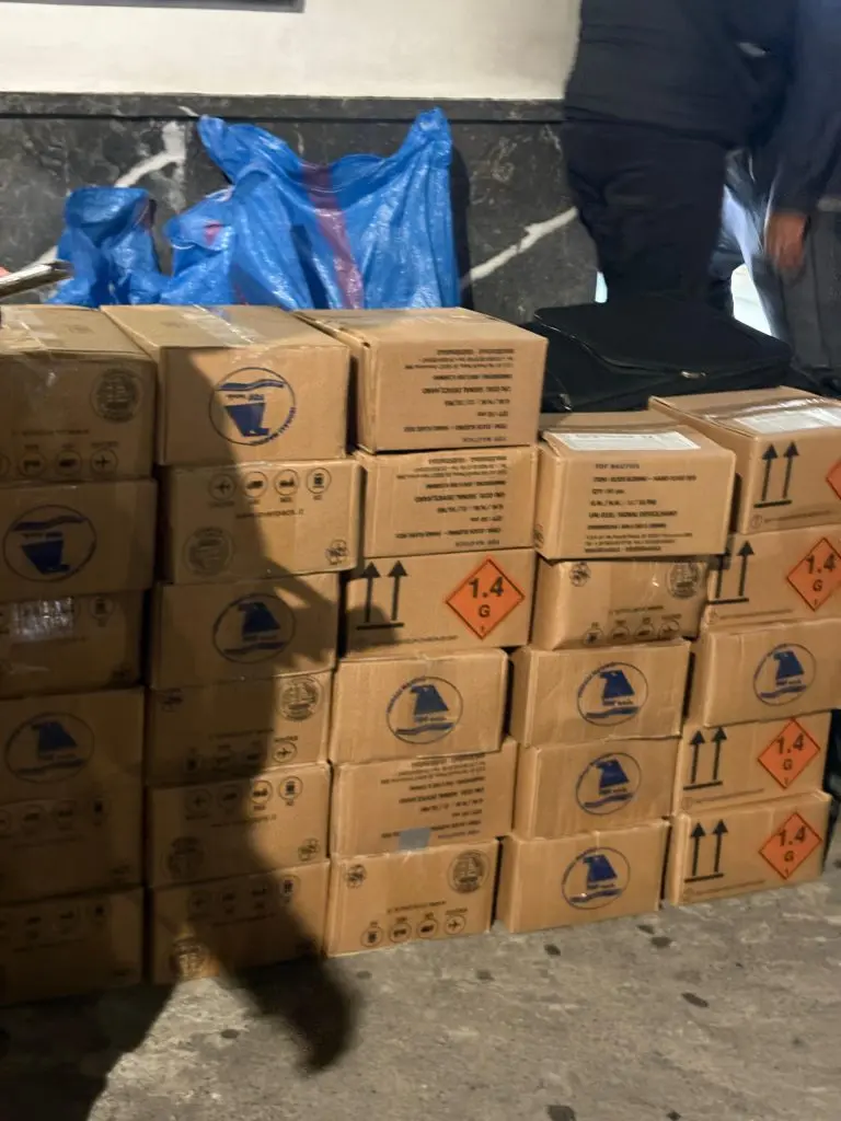 إحباط محاولة لتهريب أزيد من 11 وحدة من المفرقعات والشهب النارية عبر ميناء طنجة (صور)