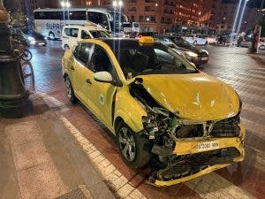 حادث سير مروعة تتسبب في انقلاب سيارة اسعاف بمراكش(صور)