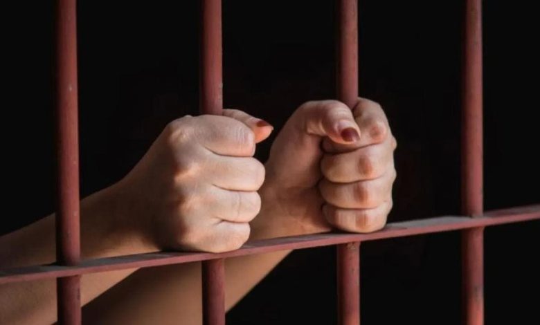 إيداع قاضية ” سابقة ” وزوجها السجن وهذا تاريخ محاكمتهما