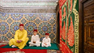 مولاي رشيد يزور ضريح المولى إدريس الأزهر بمناسبة حفل ختان الأميرين مولاي أحمد وعبد السلام