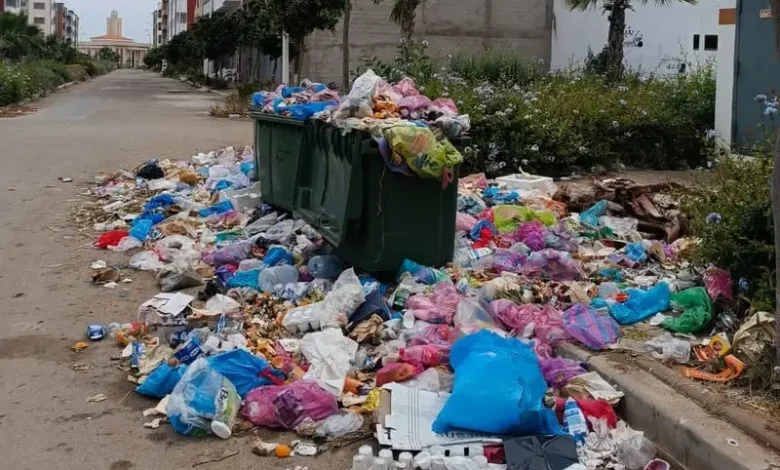 الأزبال تغزو شوارع مديونة وسط مطالب بوقف “الفوضى البيئية”