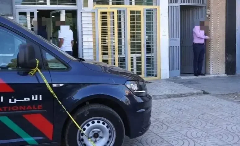 الدار البيضاء.. شخص يهاجم وكالة بنكية بشاقور في الحي الحسني والأمن يتدخل لإيقافه (فيديو)
