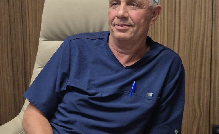 الدكتور عز الدين الهيبة.. نموذج في الطب والإنسانية بمستشفى مرس السلطان