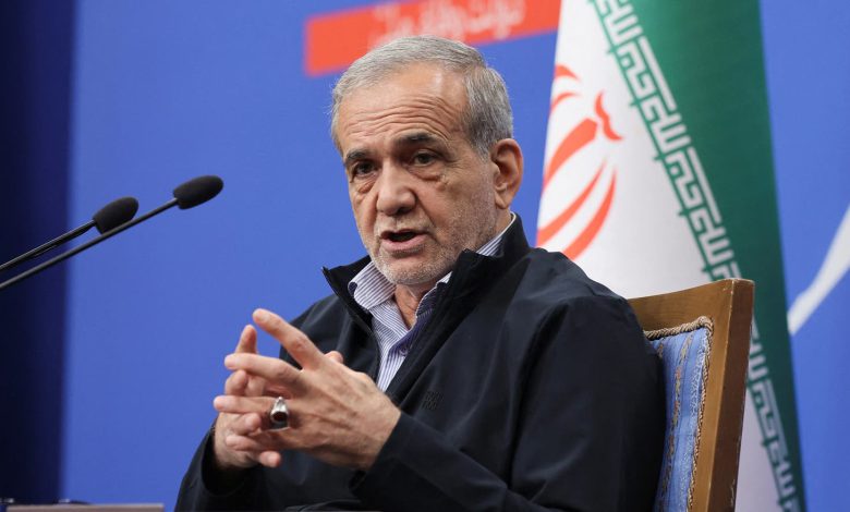 الرئيس الإيراني يهدد برد “أقوى” إذا تواصلت الضربات الإسرائيلية