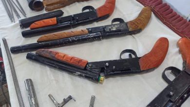 الفوضى تضرب البلاد.. عصابات تصنيع وبيع السلاح في الخفاء تنتشر بالجزائر