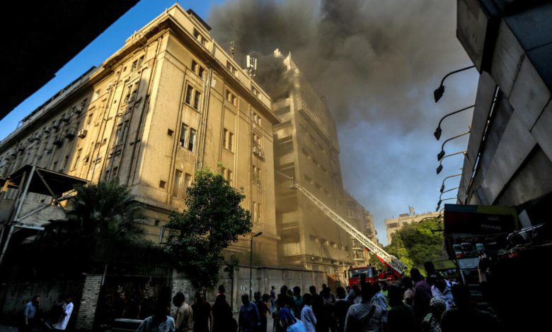 مصر.. تجدد اندلاع النيران في سنترال رمسيس بالقاهرة