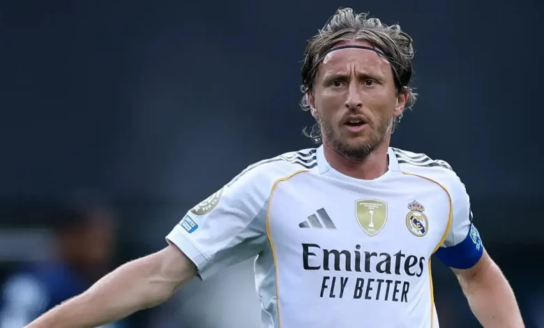 ميلان يتعاقد رسميًا مع لوكا مودريتش في صفقة حرة