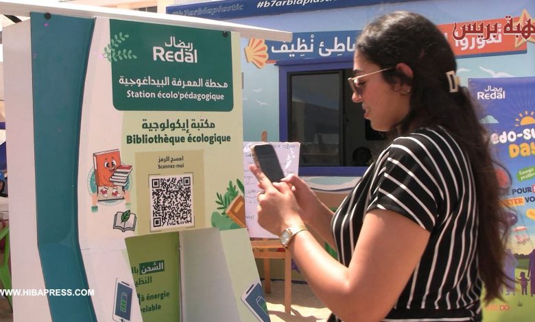 “ريضال” تثبت محطات إيكولوجية للشحن المجاني وولوج المكتبة الرقمية بشاطئي الصخيرات والأمم – فيديو
